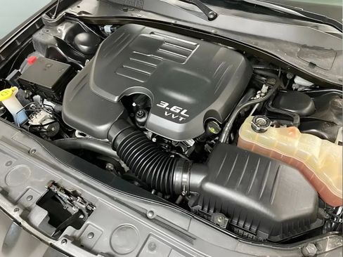 Used 2017 Chrysler 300 C Platinum AWD/4WD image 14