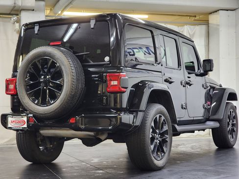 Used 2021 Jeep Wrangler Unlimited Sahara image 5