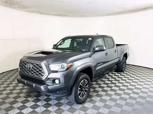 Used 2022 Toyota Tacoma TRD Sport w/ Technology Package RWD image 7