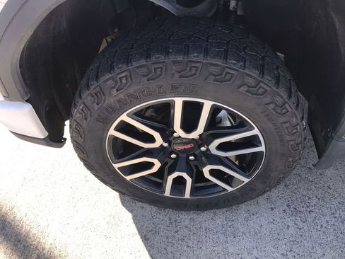 Used 2022 GMC Sierra 1500 AT4 w/ AT4 Preferred Package image 10