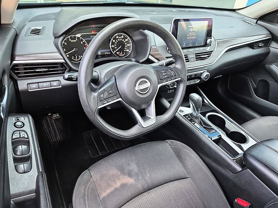Used 2024 Nissan Altima 2.5 SV FWD image 29
