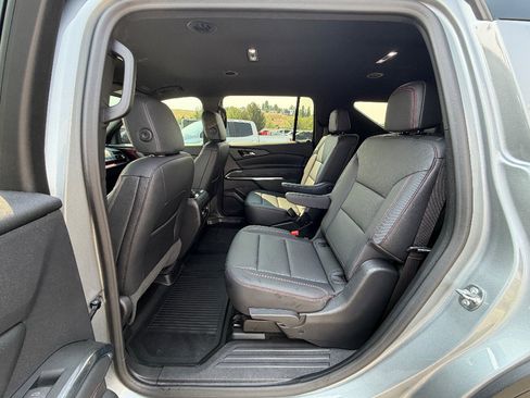Used 2024 Chevrolet Traverse Z71 AWD/4WD image 3