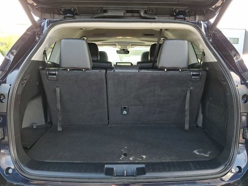Used 2023 Toyota Highlander XLE AWD/4WD image 28