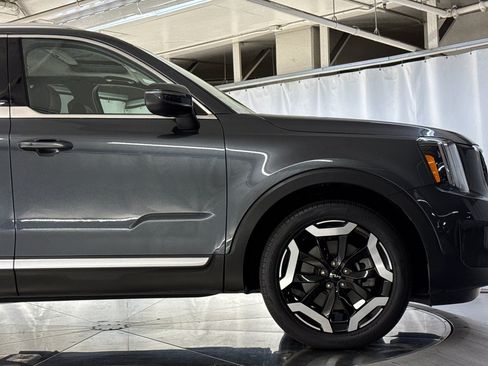 Used 2023 Kia Telluride EX w/ EX Captain's Chair Package FWD image 36