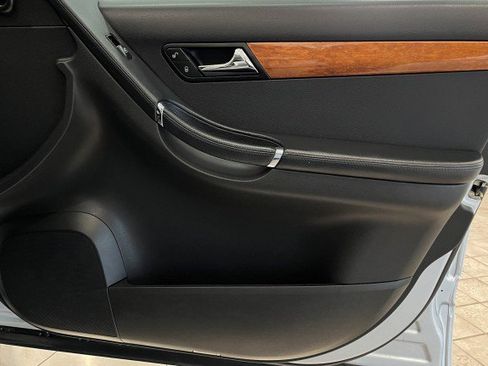 Used 2008 Mercedes-Benz R 350 4MATIC image 17