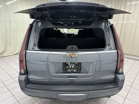 Used 2020 Cadillac Escalade Luxury image 9