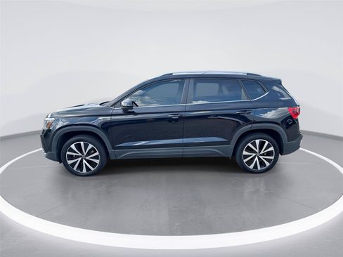Used 2022 Volkswagen Taos SE FWD image 6