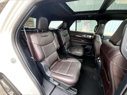Used 2025 Ford Explorer Platinum w/ Ultimate Package AWD/4WD image 16