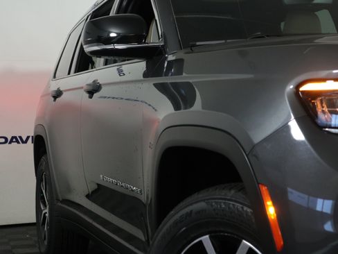 Used 2023 Jeep Grand Cherokee L Limited w/ Trailer Tow Group (B) AWD/4WD image 3