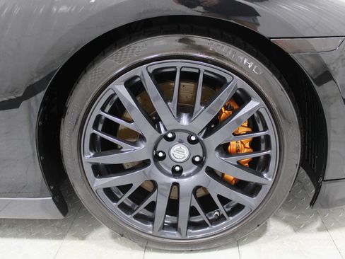 Used 2016 Nissan GT-R Premium AWD/4WD image 5