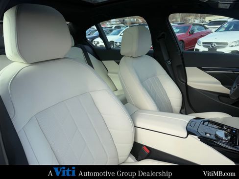 Used 2025 BMW i5 M60 w/ Executive Package image 31