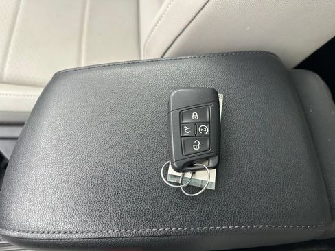 Used 2019 Volkswagen Tiguan SE AWD/4WD image 7