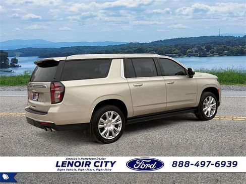 Used 2023 Chevrolet Suburban High Country image 7
