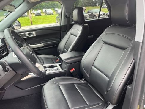Used 2023 Ford Explorer XLT AWD/4WD image 12