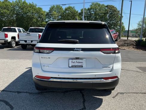 Used 2023 Jeep Grand Cherokee Laredo AWD/4WD image 22