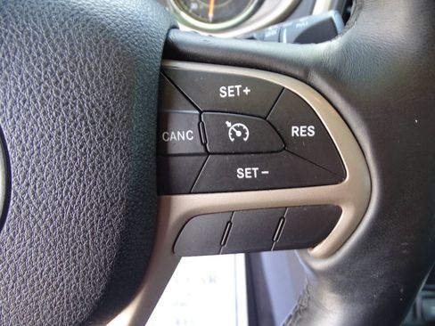 Used 2017 Jeep Cherokee Limited w/ Safetytec Group AWD/4WD image 18