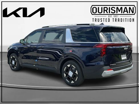 New 2026 Kia Carnival EX FWD image 3