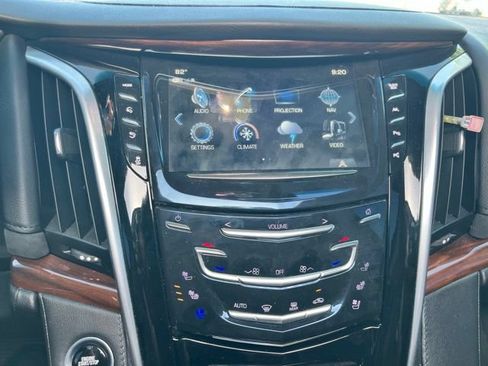 Used 2019 Cadillac Escalade Luxury RWD image 14