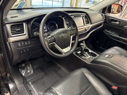 Used 2019 Toyota Highlander Limited Platinum image 51