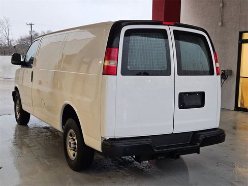 Used 2023 GMC Savana 3500 Work Van w/ Driver Convenience Package image 5