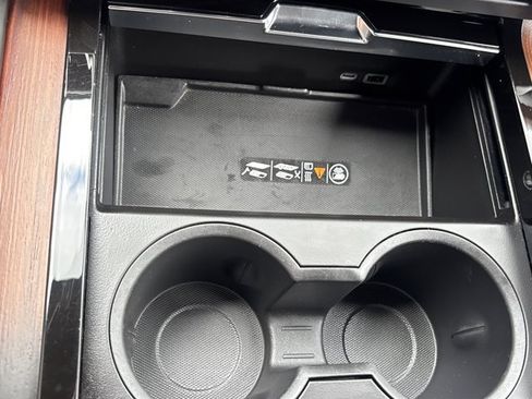 Used 2025 GMC Yukon Denali RWD image 36