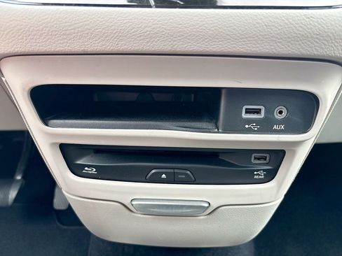Used 2019 Chrysler Pacifica Touring-L Plus w/ Advanced Safetytec Group FWD image 33