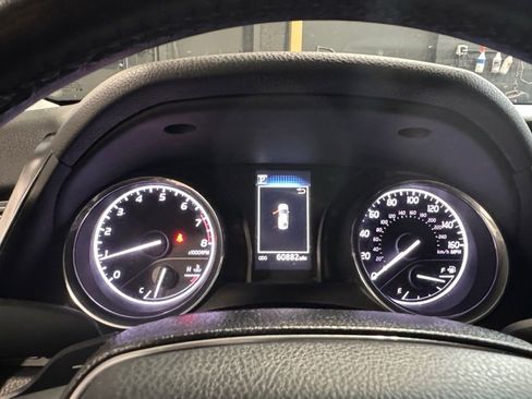 Used 2020 Toyota Camry SE image 19