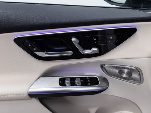 Used 2026 Mercedes-Benz GLC 350e 4MATIC image 6