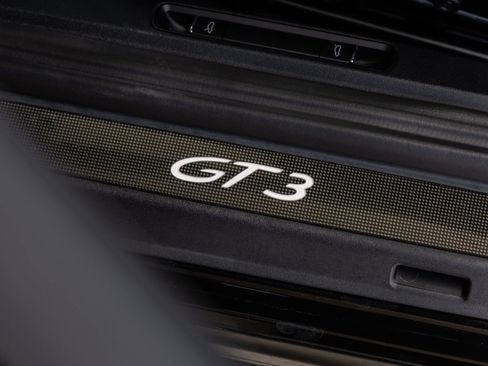 Certified 2018 Porsche 911 GT3 RWD image 29