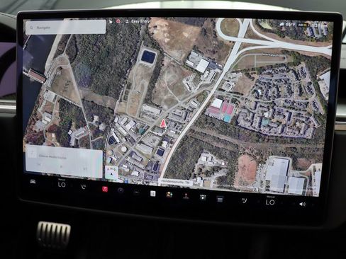 Used 2021 Tesla Model S Plaid image 23