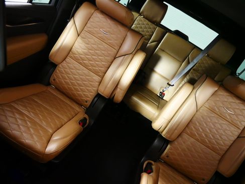 Used 2021 Cadillac Escalade ESV Premium Luxury AWD/4WD image 12
