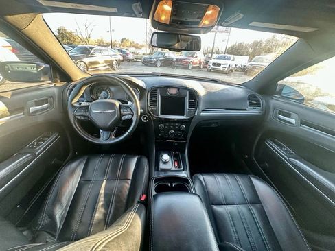 Used 2018 Chrysler 300 S w/ 300S Premium Group image 7