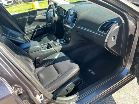 Used 2017 Chrysler 300 Limited w/ Value Package image 13