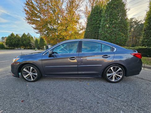 Used 2017 Subaru Legacy 3.6R Limited AWD/4WD image 2