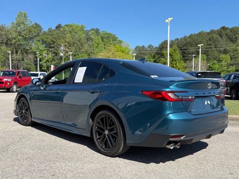 Used 2025 Toyota Camry SE w/ Convenience Package image 2