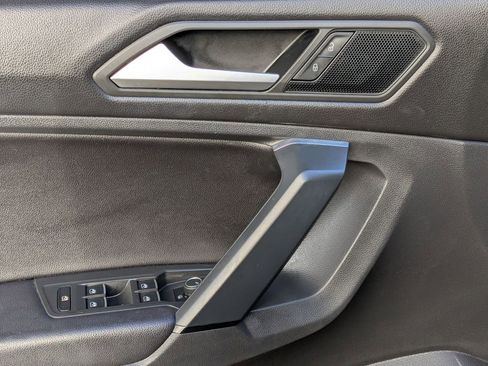 Used 2019 Volkswagen Tiguan SE image 12