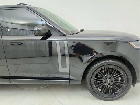 Used 2025 Land Rover Range Rover SE AWD/4WD image 7