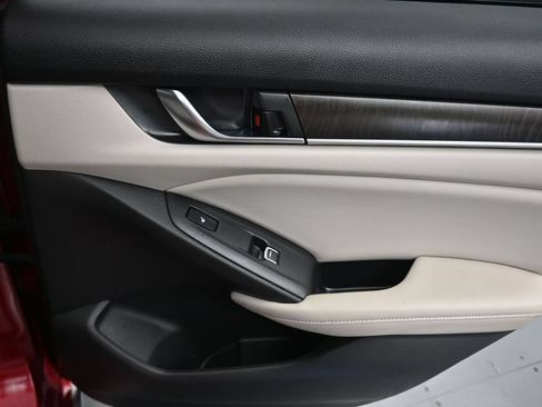 Used 2018 Honda Accord Touring image 39