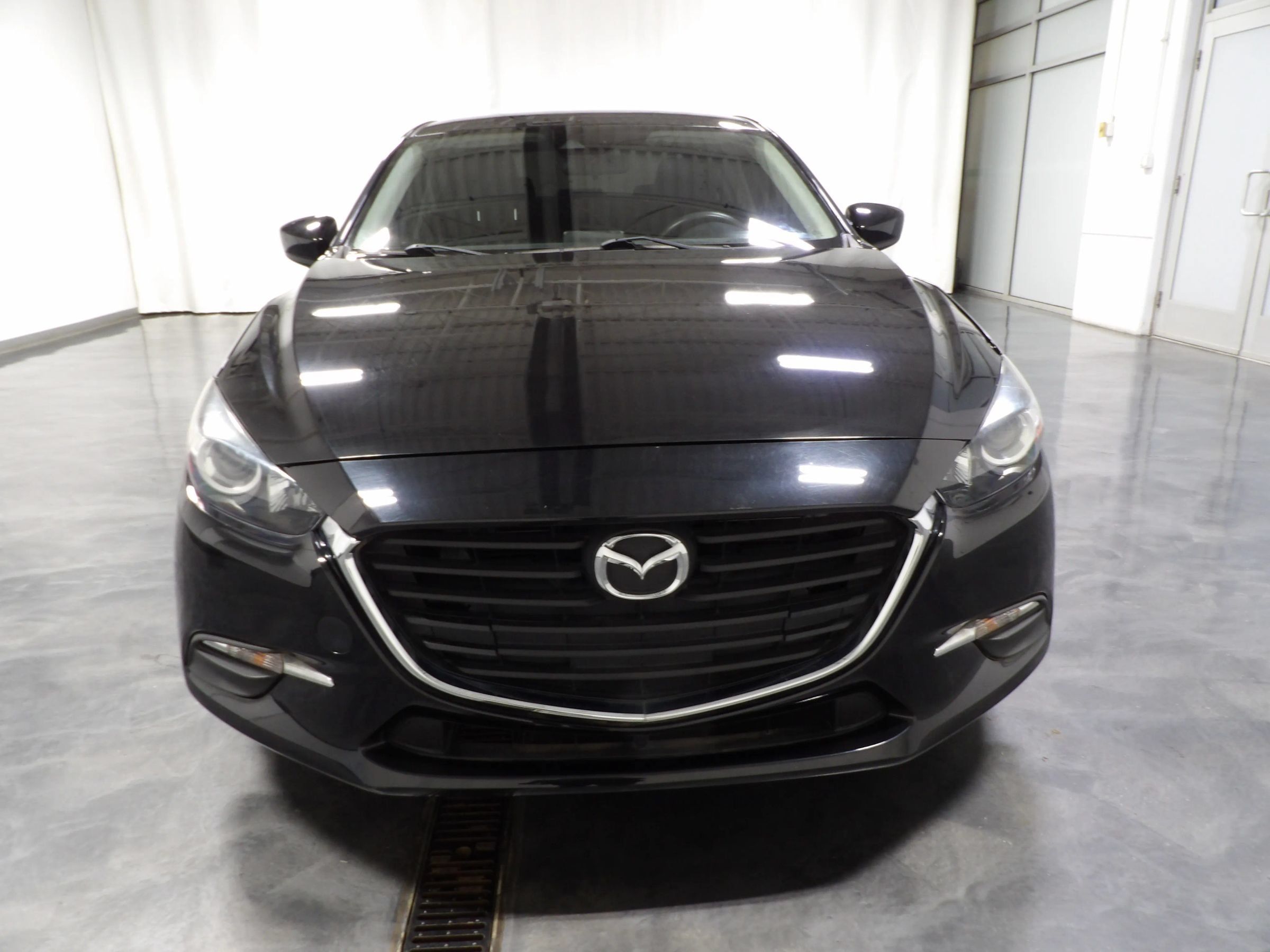 Used 2018 MAZDA MAZDA3 Sport FWD image 3