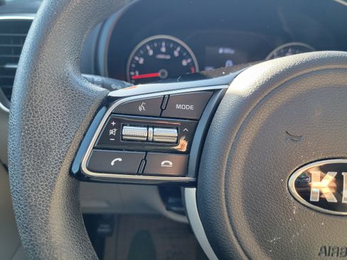 Used 2022 Kia Sportage LX image 16