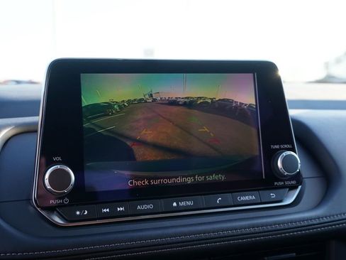 Used 2025 Nissan Rogue S image 32