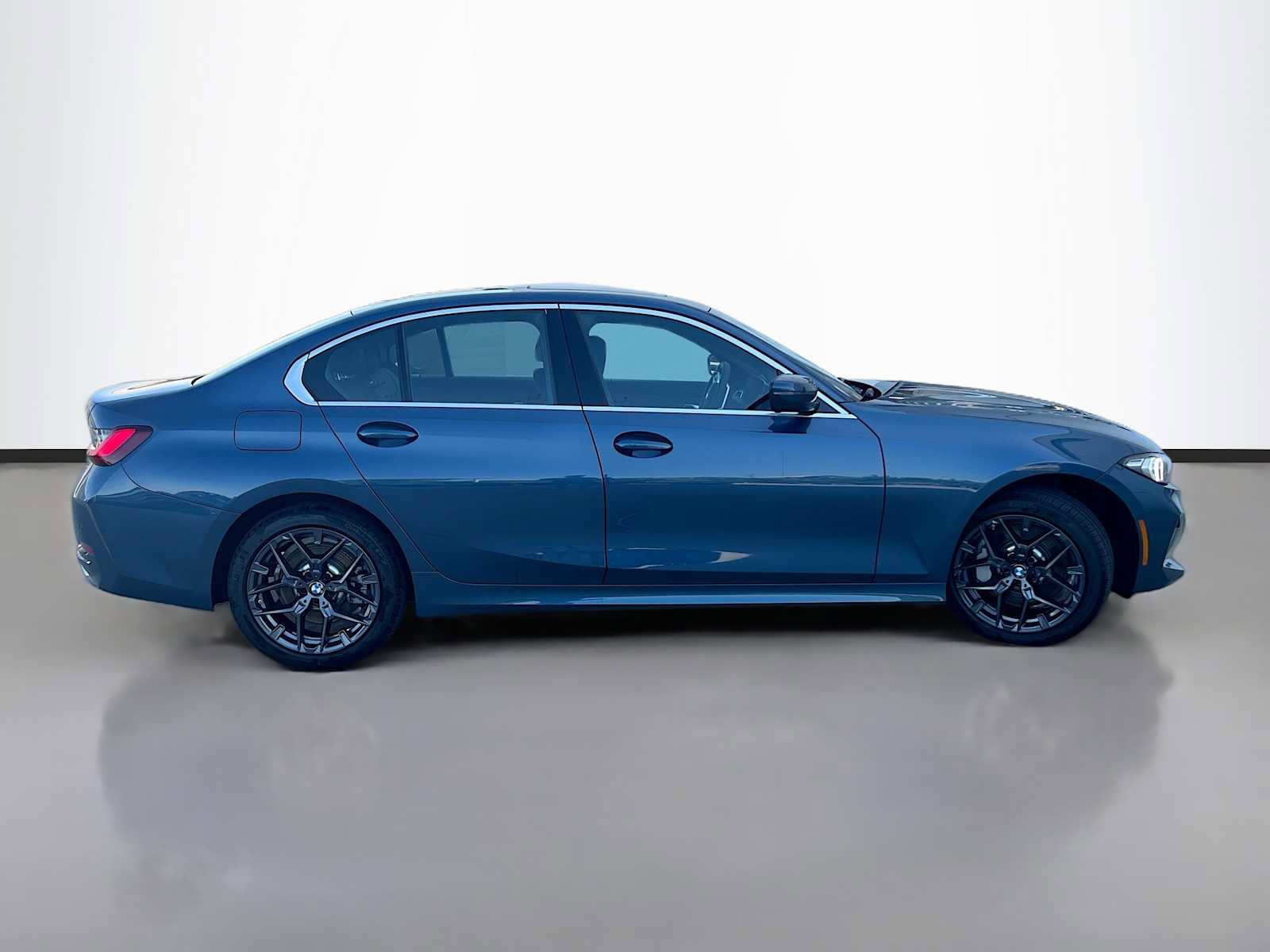 Used 2026 BMW 330i xDrive Sedan w/ Convenience Package AWD/4WD image 7