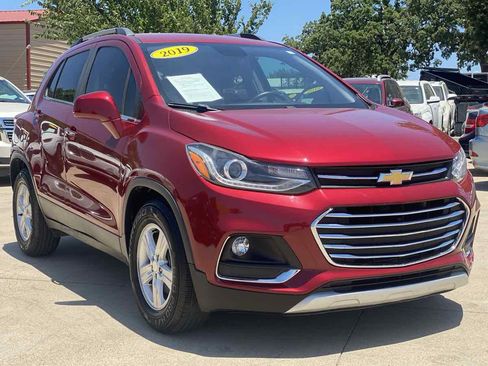 Used 2019 Chevrolet Trax LT w/ Driver Confidence Package FWD image 4