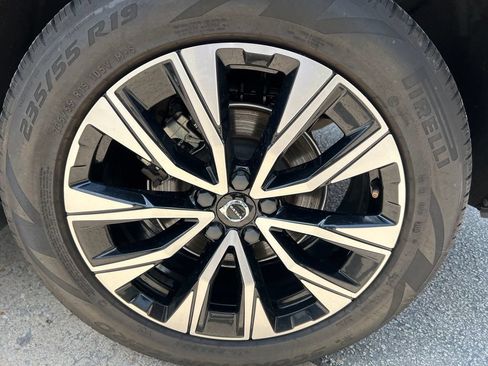Certified 2024 Volvo XC60 B5 Core AWD/4WD image 9