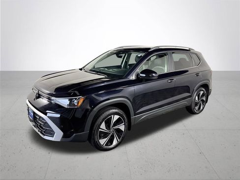 Used 2025 Volkswagen Taos SE image 2