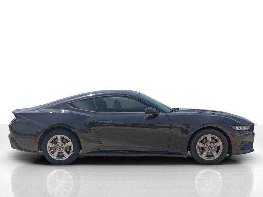 Used 2024 Ford Mustang Coupe RWD image 4
