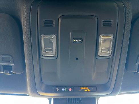 Used 2023 GMC Yukon XL SLE image 24