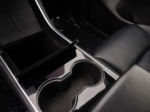 Used 2021 Tesla Model Y Long Range image 17