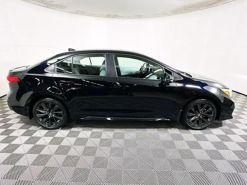 Used 2025 Toyota Corolla SE FWD image 2