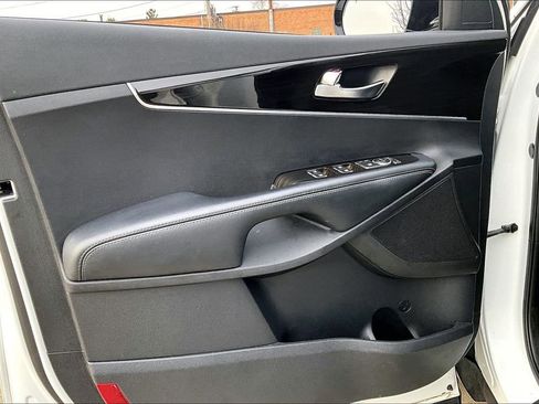 Used 2019 Kia Sorento LX image 14
